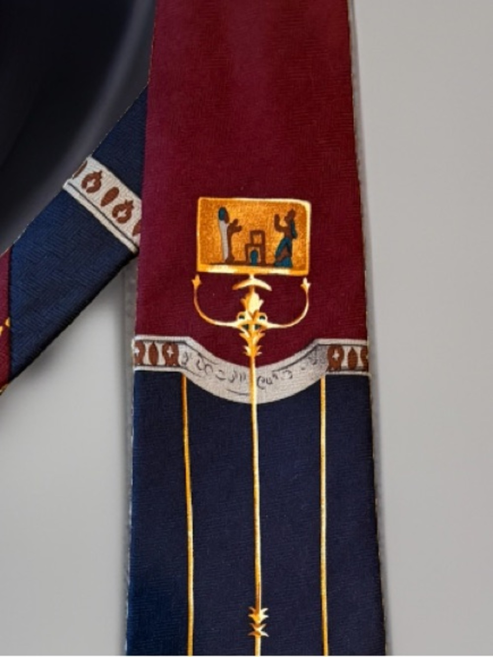 Frank Lloyd Wright Boxelder for The Met Silk Tie Burgundy Navy Blue Geometric - Picture 3 of 6